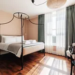 Redland Suites - Apartment 5